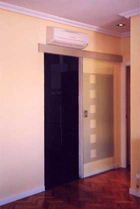 Ejemplo de montaje de puerta de cristal corredera
