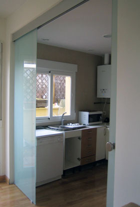 Ejemplo de montaje de puerta de cristal corredera