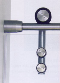 Ejemplo de montaje de herrajes y accesorios de puerta de corredera