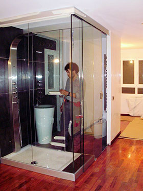 Ejemplo baño de cristal añadido a habitación