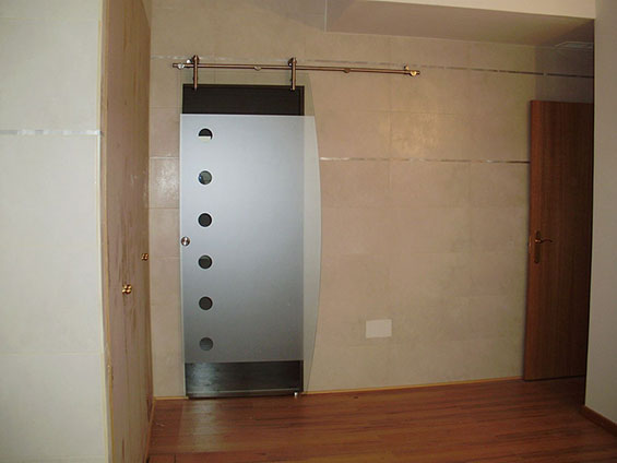 Ejemplo baño con puerta corredera de cristal