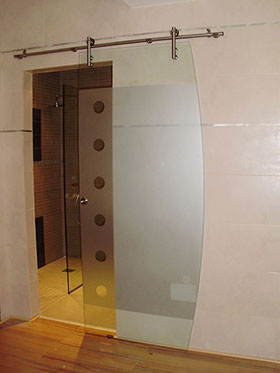 Ejemplo baño con puerta corredera de cristal