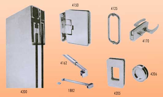 Muestras de herrajes para puertas interiores, cerradures y barras de refuerzo
