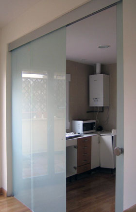 Ejemplo de montaje de puerta de cristal corredera